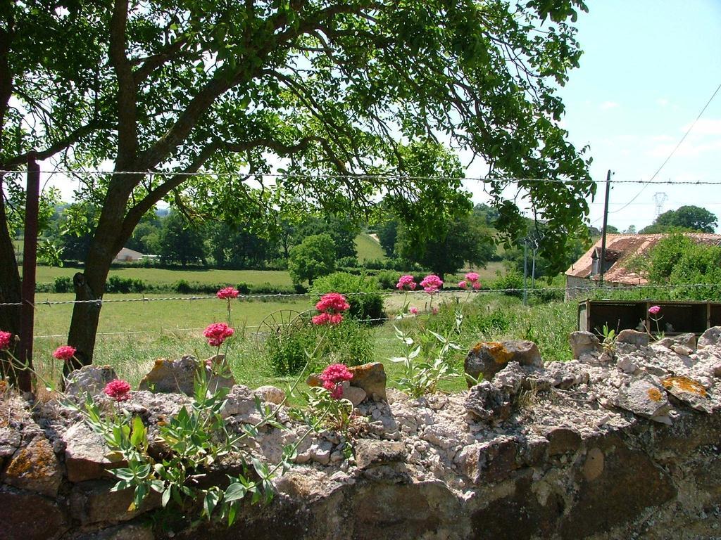 Domaine De La Madeleine Bed & Breakfast Ygrande ภายนอก รูปภาพ
