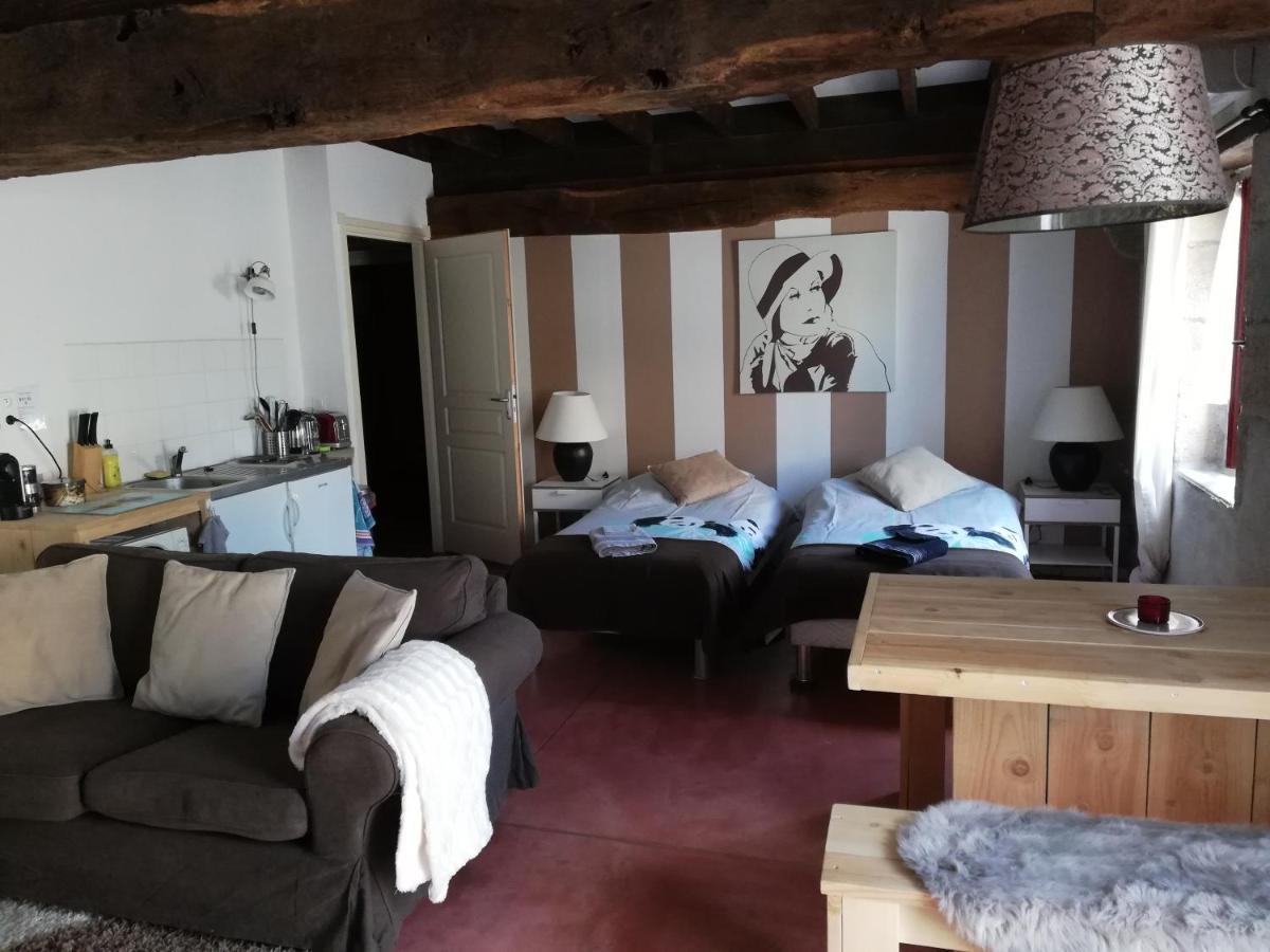 Domaine De La Madeleine Bed & Breakfast Ygrande ภายนอก รูปภาพ