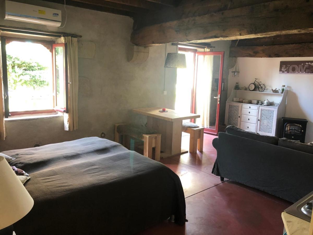 Domaine De La Madeleine Bed & Breakfast Ygrande ภายนอก รูปภาพ
