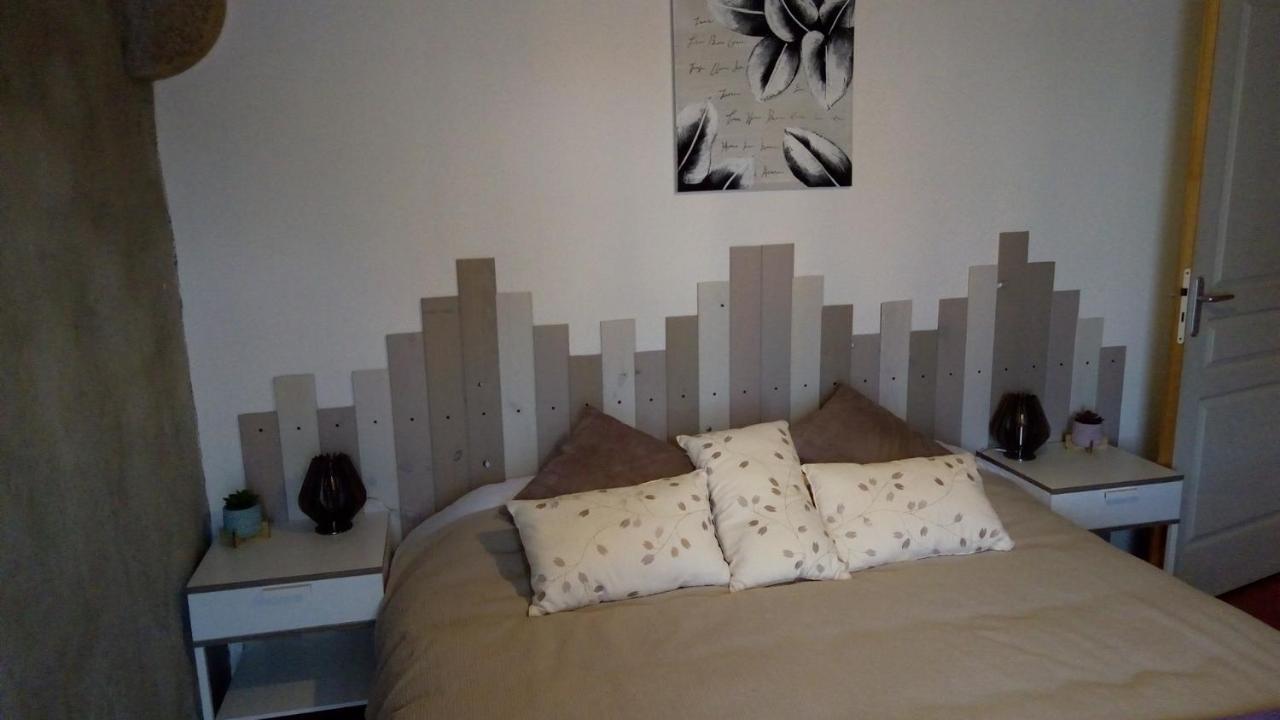 Domaine De La Madeleine Bed & Breakfast Ygrande ภายนอก รูปภาพ